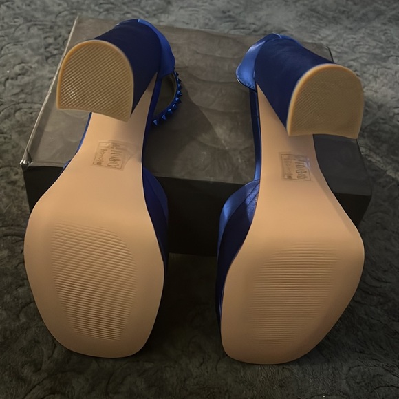 New In Box Platform Heels - AZALEA WANG - Picture 3 of 6